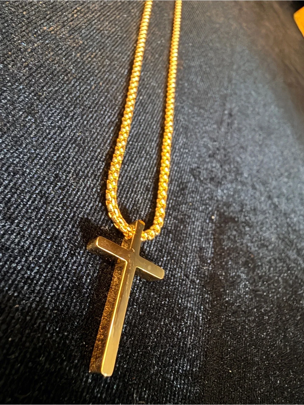 18K Gold Religious Cross Pendant 1.25in 18in Cube/Box Necklace